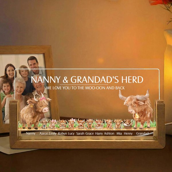 Personalisierte Hochlandkuh Familie LED-Nachtlicht mit Namen und hölzerne Basis Home Decor Muttertag Vatertag Geschenk für Mama Papa