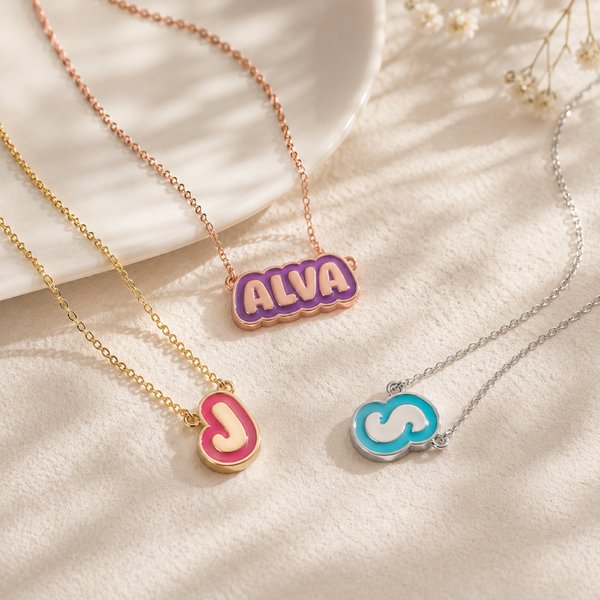 Collier personnalisé avec initiale et prénom en forme de bulle, pendentif minimaliste gravé, bijou raffiné avec lettre émaillée, cadeau pour femmes/filles/meilleure amie