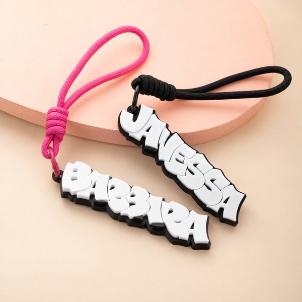 Individuell gestalteter Schlüsselanhänger mit Graffiti-Buchstaben im 3D-Druck, mit Namen, als Rucksack-Dekoration – Geschenk zum Schulanfang für Kinder und Schüler